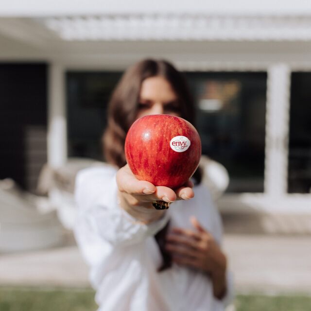 It's Eat an Apple Day! Grab Envy Apples at your nearest supermarket to celebrate 🎉🍎 

#Envyapple #Envyapples #Envyapplesg #apples #lifestyle #sliceandshare #fruitsandveggies #freshfruit #biteandbelieve