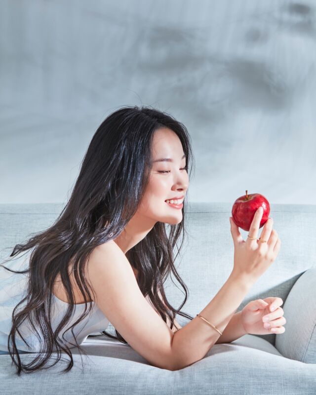 Happy National Eat a Red Apple Day! 🍎🥰 Welcoming the new month together with our new season of Envy Apples flown in fresh and straight from the USA!😉 All the more reason you should get your daily dose of vitamins today.

#Envyapple #Envyapples #Envyapplesg #apples #lifestyle #sliceandshare #fruitsandveggies #freshfruit #biteandbelieve