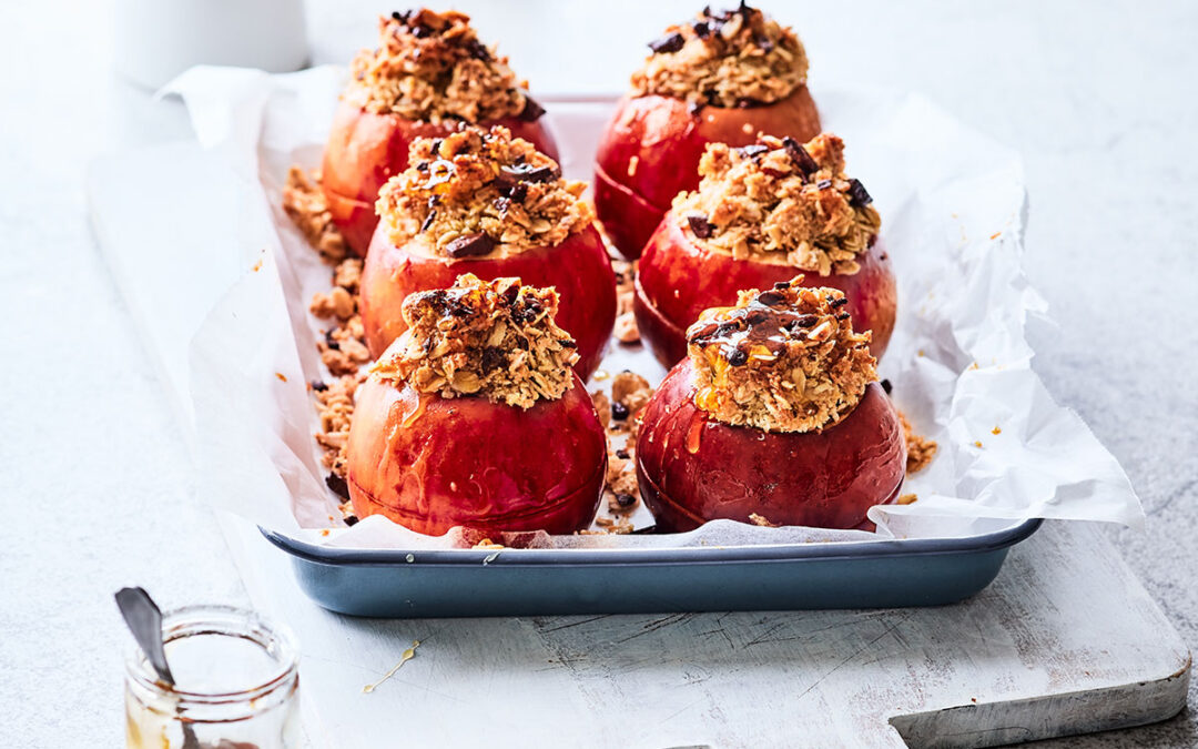 BAKED ENVY™ APPLES WITH NUTELLA & CRUMBLE TOPPING