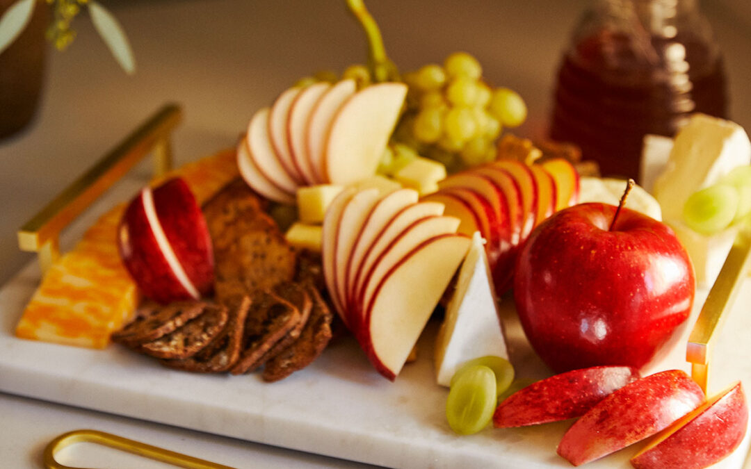 ENVY™ Apple and Cheese Plate