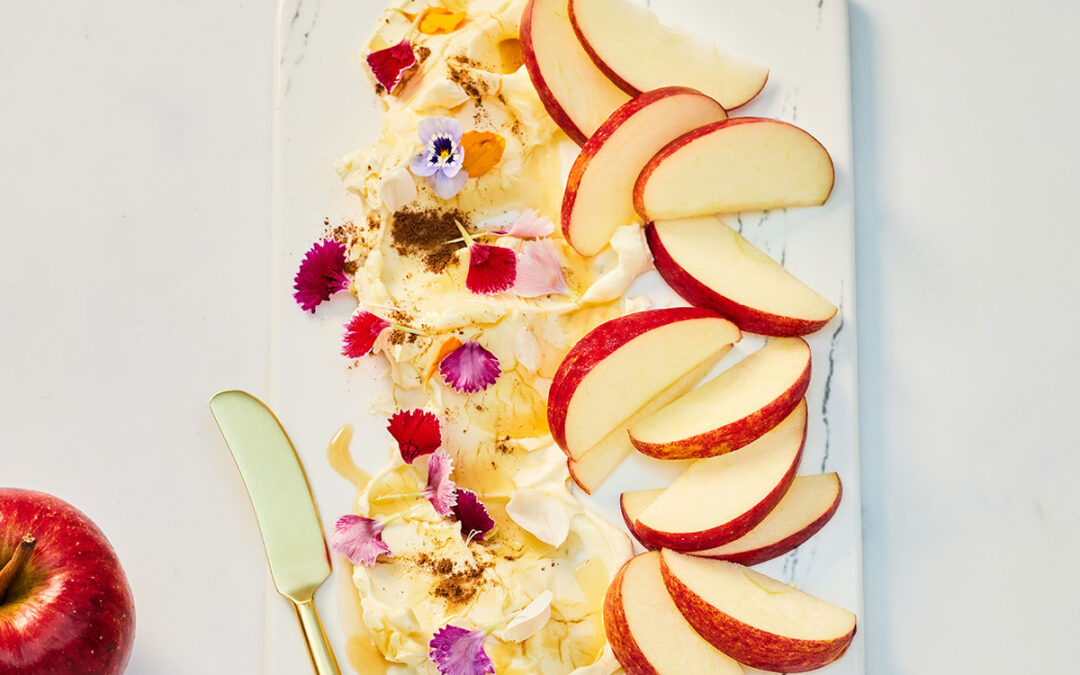 FLORAL ENVY™ CREAM CHEESE BOARD