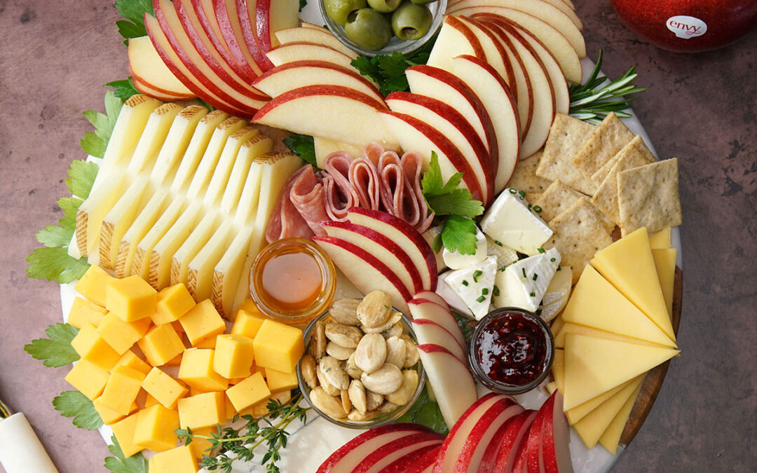 ELEGANT ENVY™ APPLE CHEESE BOARD