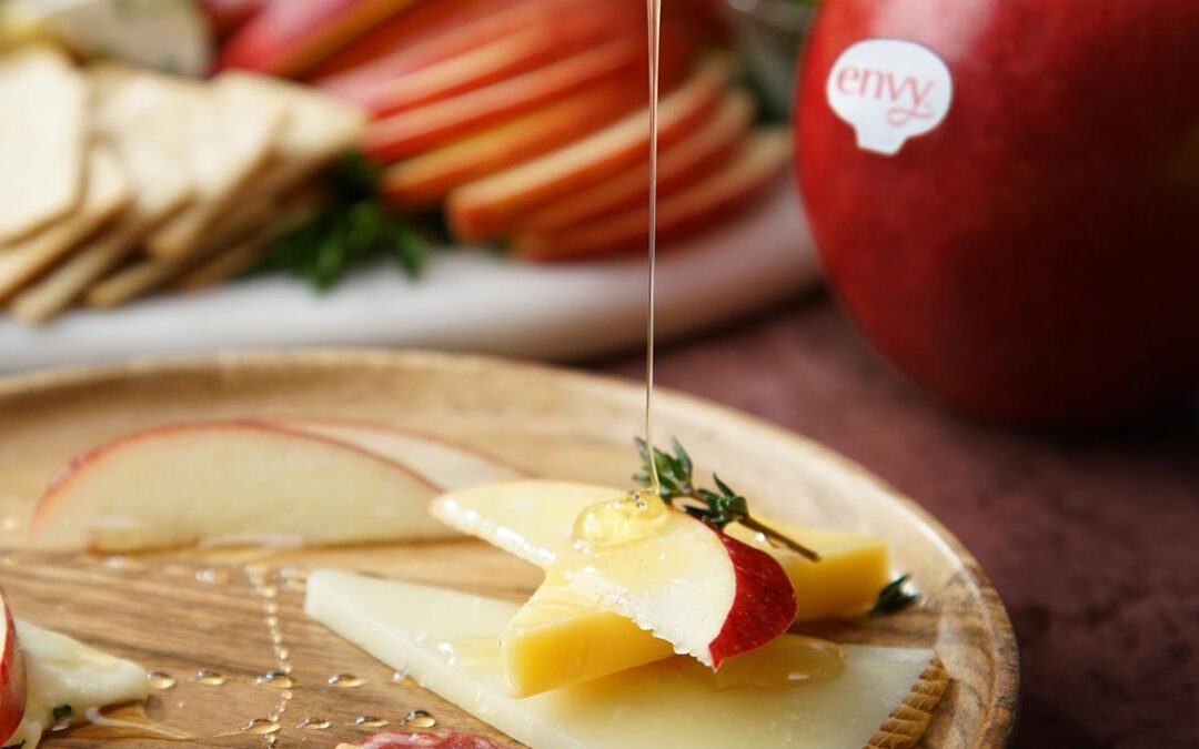 ENVY™ APPLES WITH HONEY AND CHEESE