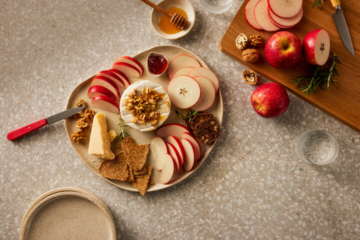 ENVY™ Apple and Cheese Grazing Board