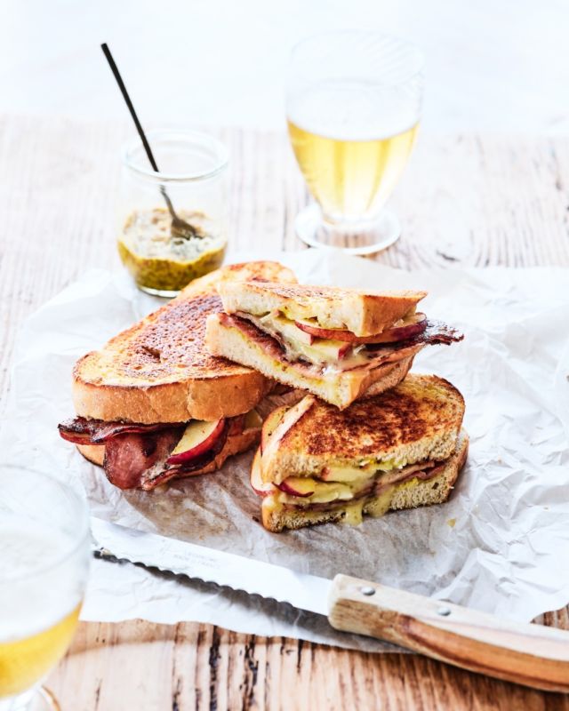 An array of flavors combine to make these Envy™ Apple, Bacon & Brie Cheese Toasties the most delectable grilled cheese you've ever tasted. 💕