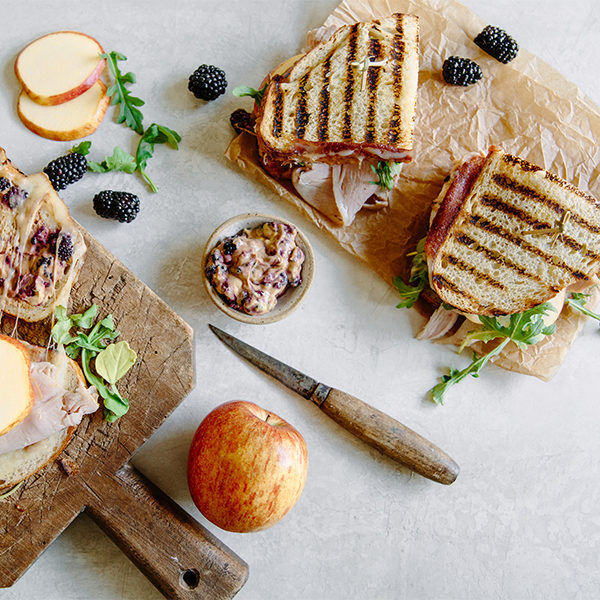 Saturdays are meant for meals like this! Get weekend ready with these deliciously easy Roasted Turkey & Envy™ Apple Sandwich Bites with Blackberry Mustard! 🤤