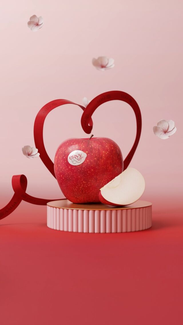 Valentine's Day and Envy™ apples make the perfect pairing. Every indulgent bite is a love story waiting to be savored. 🥰✨