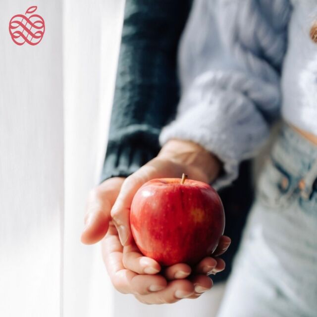 Make everyday moments special by savoring Envy™  apples together. ❤️