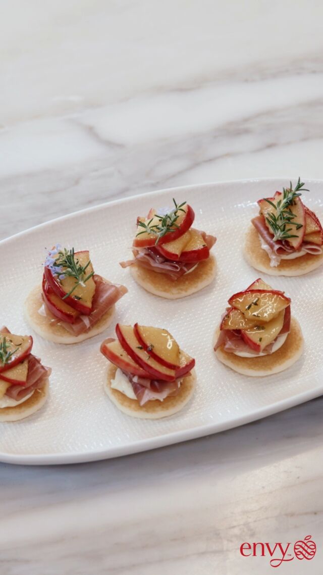 Impress your taste buds AND your guests 😉  with your new favorite party pleaser - Envy™ Prosciutto Blini! Featuring maple and rosemary, the perfectly balanced blend of flavors will elevate any gathering! 🍎✨