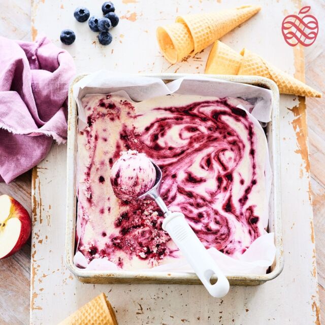 Envy™ Apple Blackberry Frozen Yogurt recipe is the 'berry' best way to chill out on a sunny day! 😋