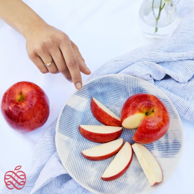 Step 1: Slice.
Step 2: Share.
Step 3: Indulge.

It's that simple! Find your indulgent moments with ENVY™ apple. link in bio! 🔗