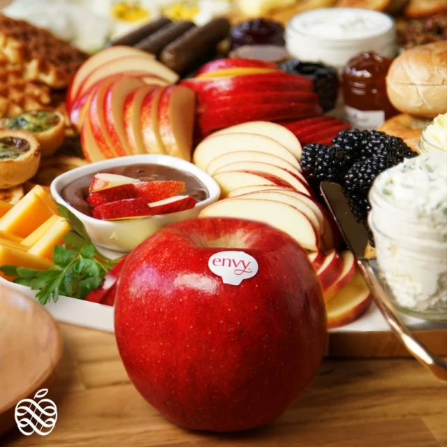 Perfect pairings are easily achievable with ENVY™ apples. Elevate your fall gatherings with an ENVY™ charcuterie board! 🍂🧀🍎 The perfect blend of sweet and savory to make your autumn get-togethers even more delightful.

What’s your favorite fall pairing?