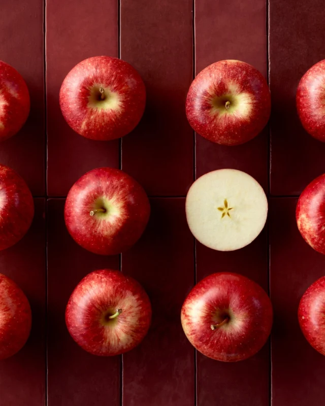 A single slice is all it takes to reveal the quiet beauty of ENVY™—striking on the outside, exceptional within. Discover more, and reach for exceptional.

#EnvyApples #ReachForExceptional