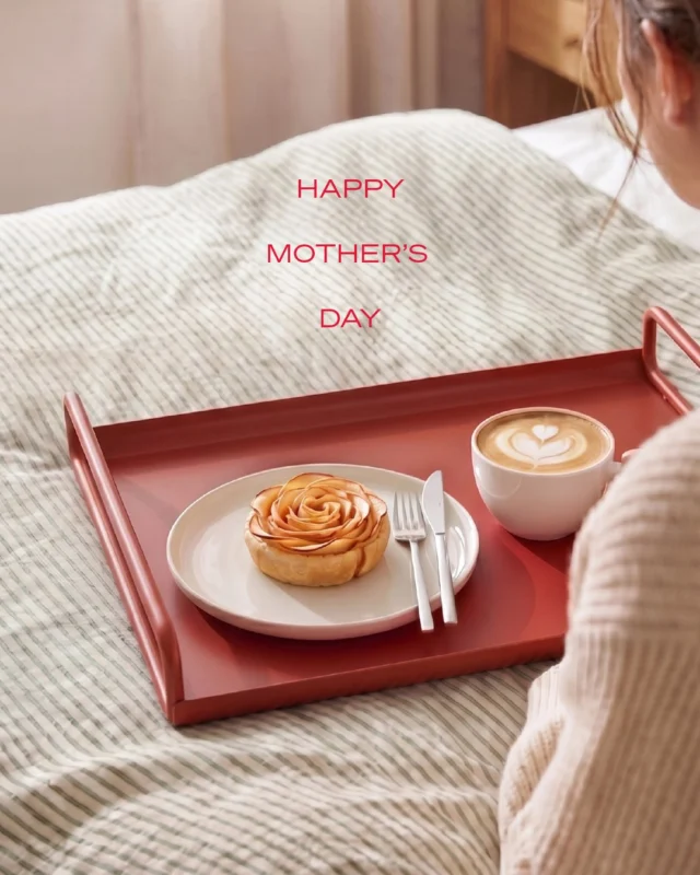 For everything she does, go beyond the expected.

This Mother's Day, reach for something exceptional. Because Mom deserves more than ordinary. ❤️

#EnvyApples #MothersDay