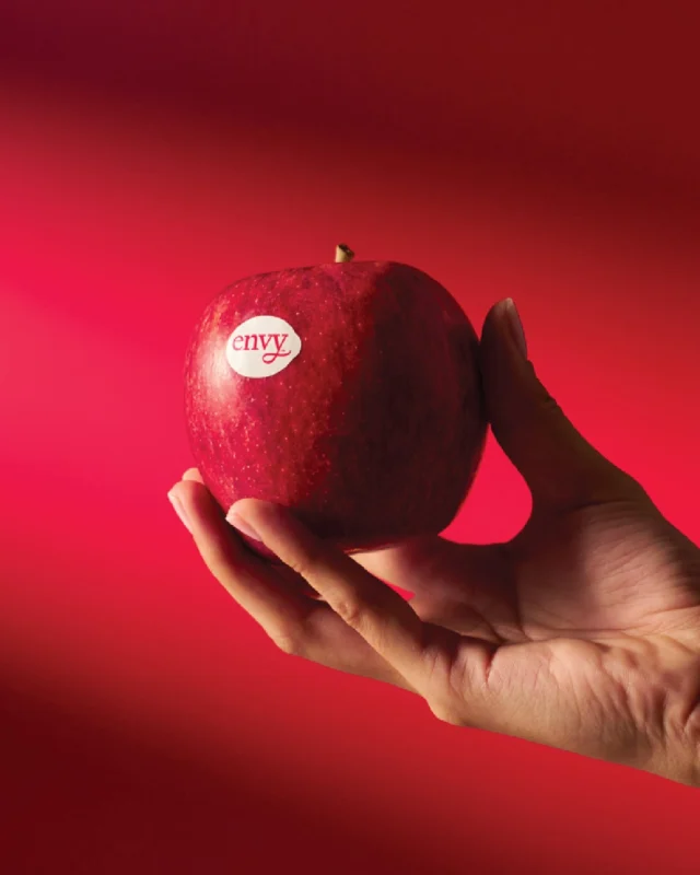 Vibrant. Impeccable. Unmistakeable.
You'll know it before you even take a bite.

Reach for ENVY™ on your next shopping trip.

#EnvyApples #OneInAThousand