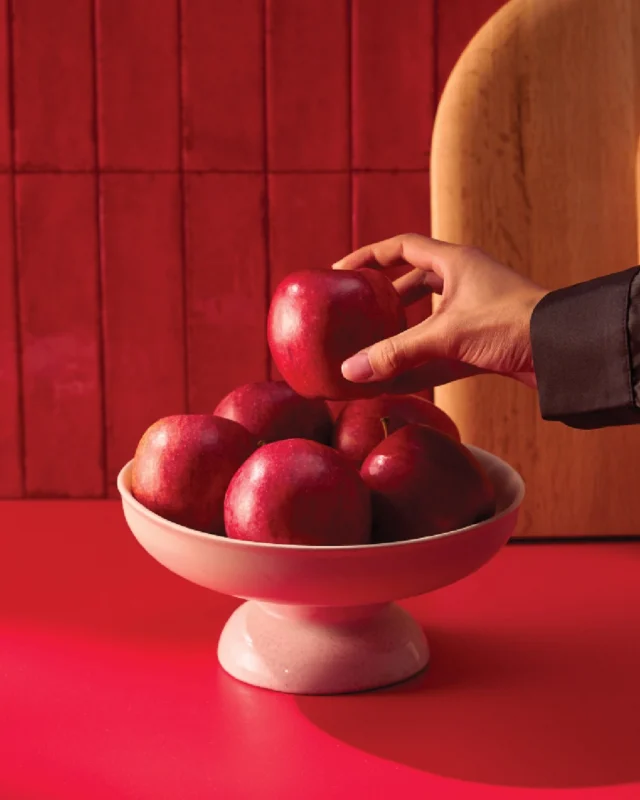 Sweetness balanced by a crisp crunch, ENVY™ is the kind of apple that turns a pause into a moment to savor. 

The one you reach for when ordinary won't do. 

#EnvyApples #OneInAThousand