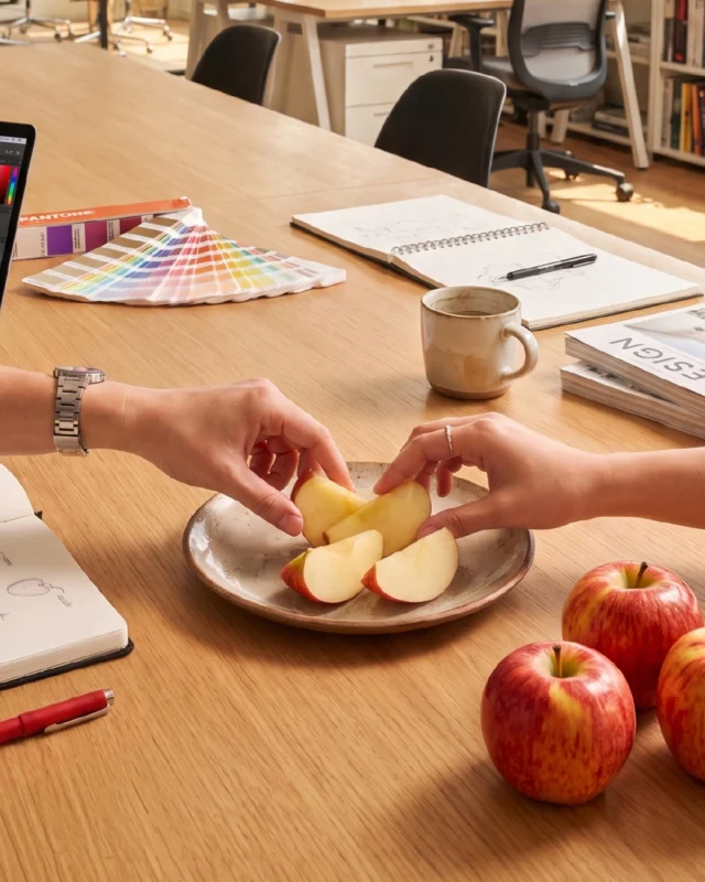 Looking for a way to make your friends smile? ENVY™ apples are perfect for slicing and enjoying over an afternoon catch up.

#EnvyApples #ReachForExceptional