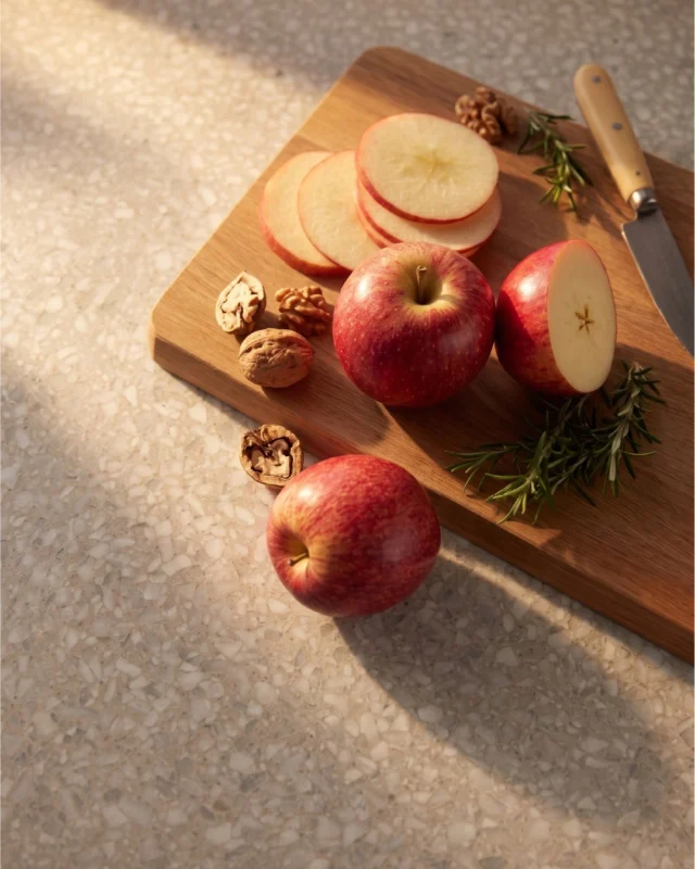 Some moments feel better with an ENVY™ in hand.

Golden light.
Fresh air.
A perfectly balanced bite. 🍎

#EnvyApples #ReachForExceptional