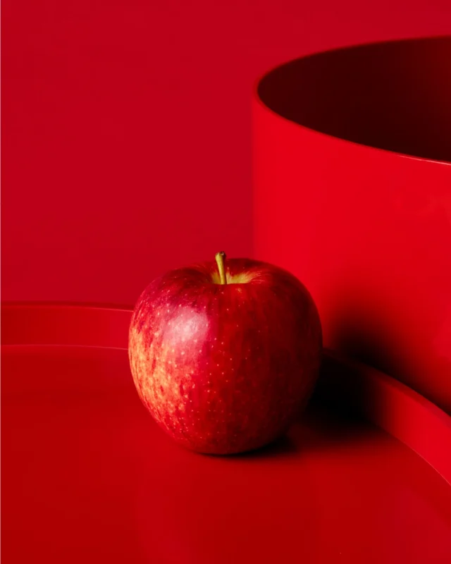The afternoon pause is one of life's small luxuries.

A few quiet minutes, a change of pace, and the unmistakable crunch of an ENVY™ apple.

#EnvyApples #ReachForExceptional